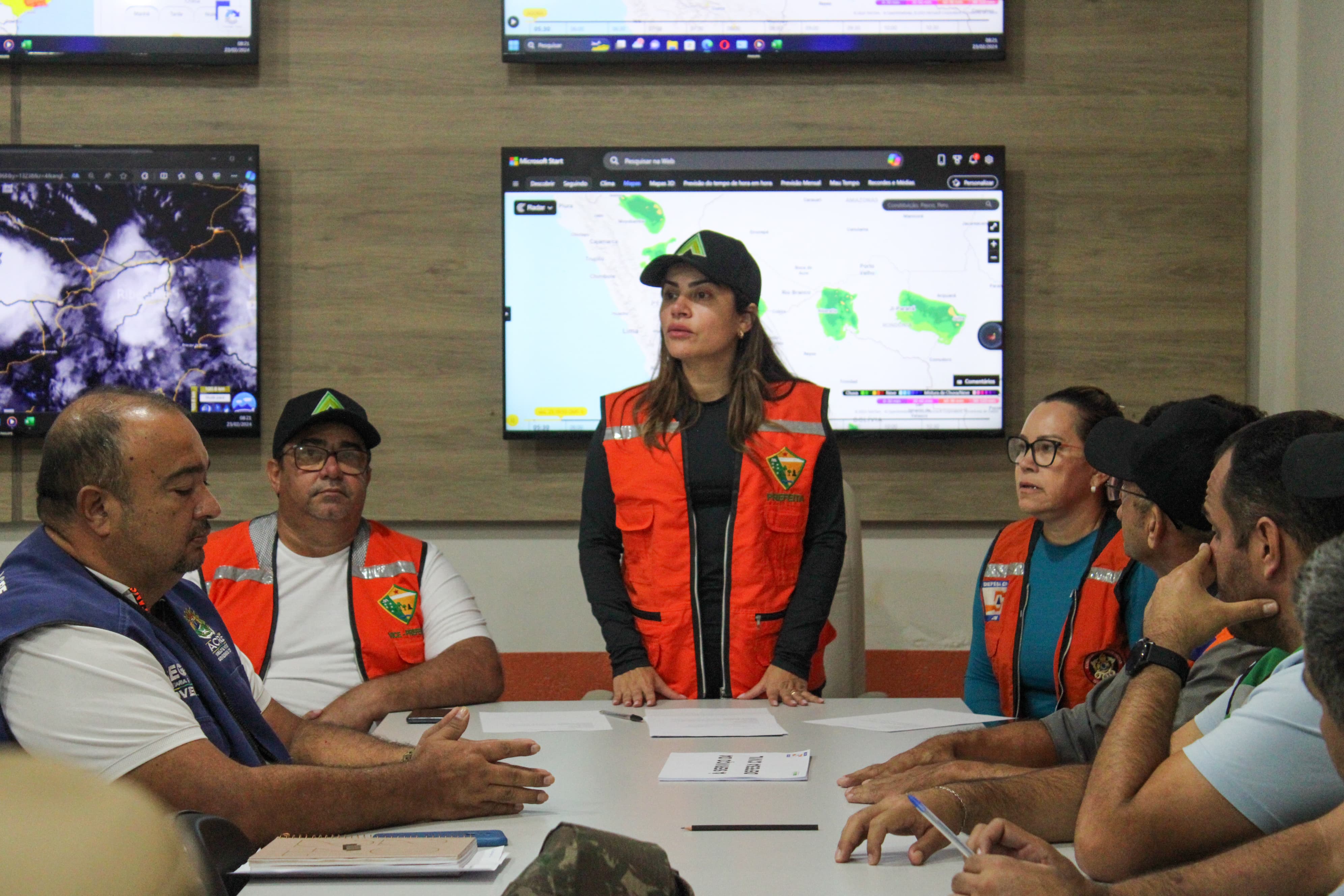 Prefeita Fernanda Hassem abre as reuniões do Comitê de Crise com as instituições e anuncia medidas de prevenção alagação do Rio Acre no município